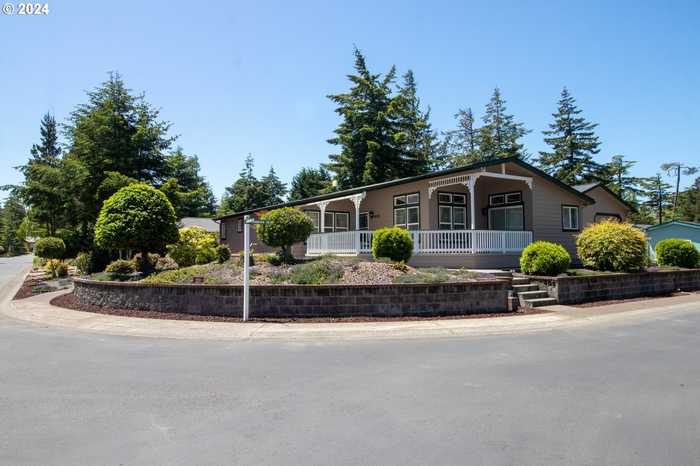 photo 1: 605 GLENBROOK CIR, Florence OR 97439