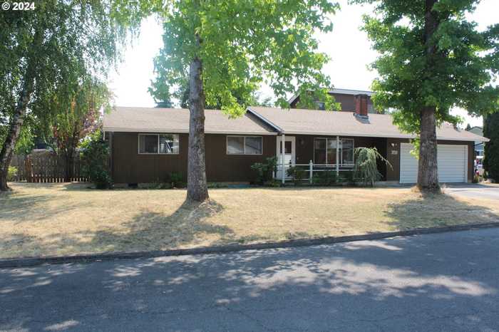 photo 2: 359 OLIVE AVE, Woodburn OR 97071