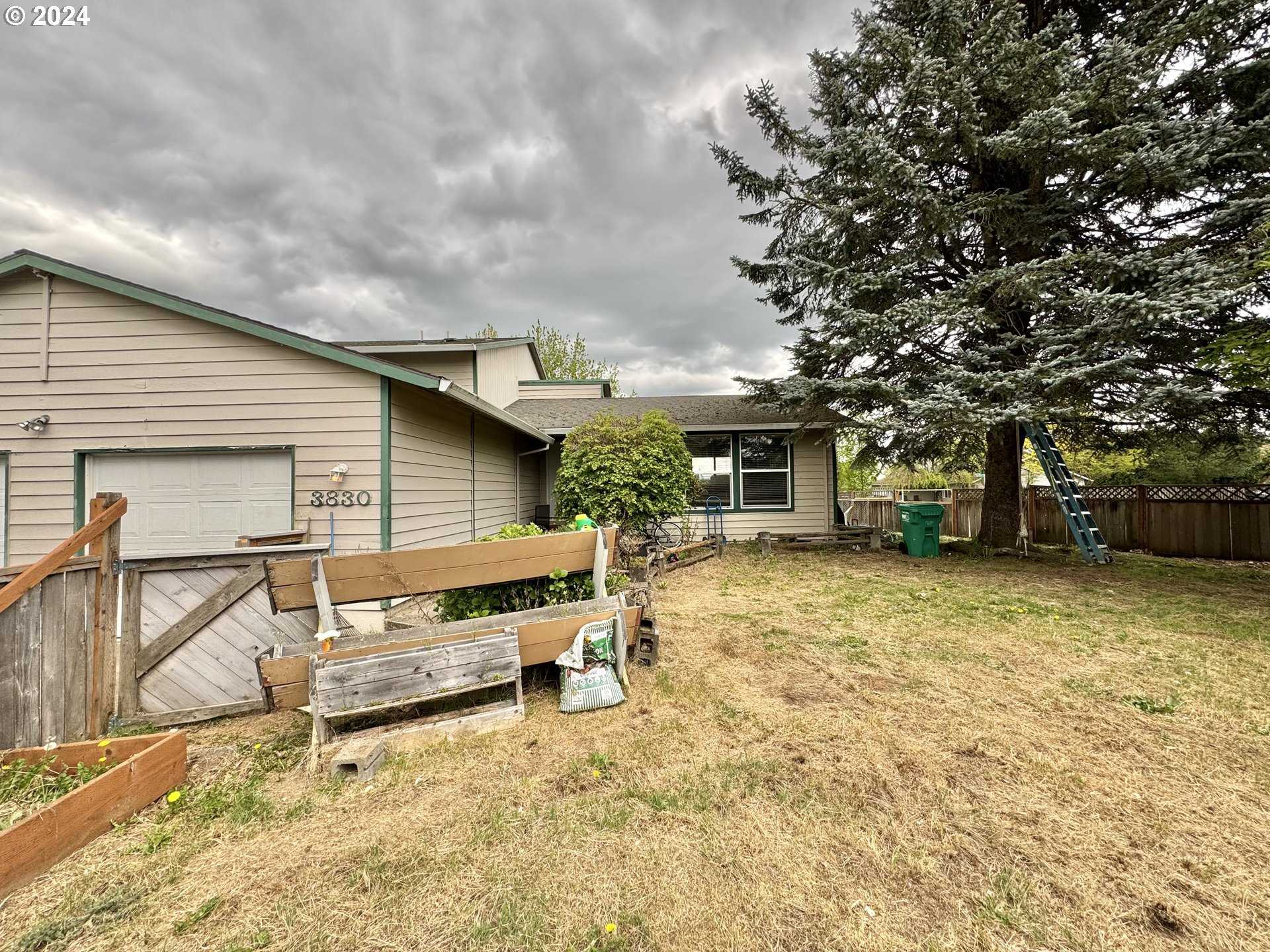 photo 2: 3830 NE RENE AVE, Gresham OR 97030