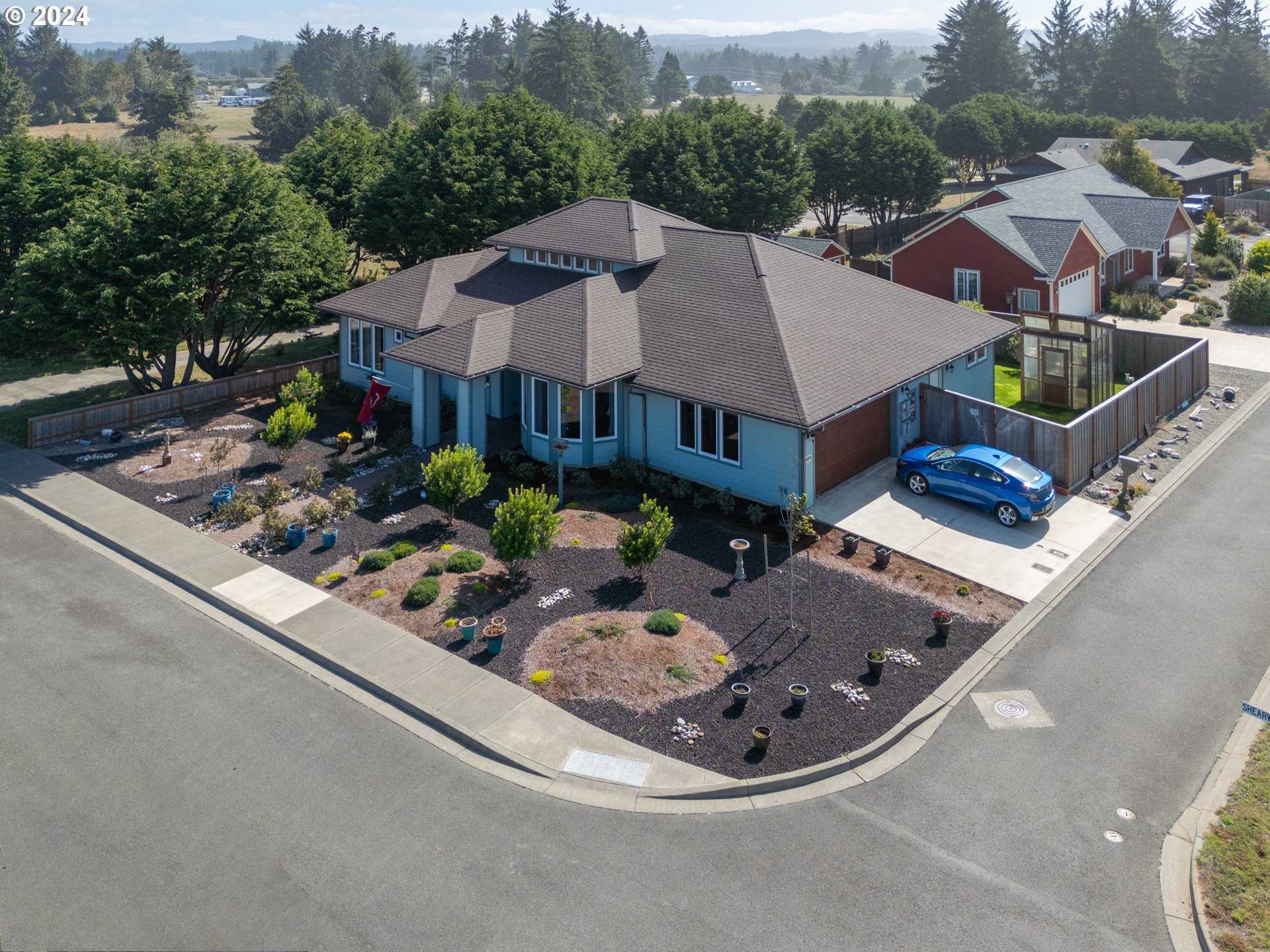 photo 2: 557 Shearwater Circle, Bandon OR 97411