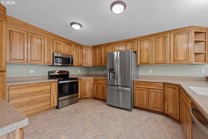 photo 2: 3400 KIRKWAY DR, Baker City OR 97814