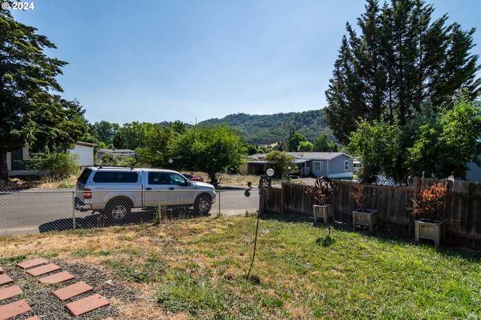 photo 38: 236 ZACHARY DR, Roseburg OR 97470