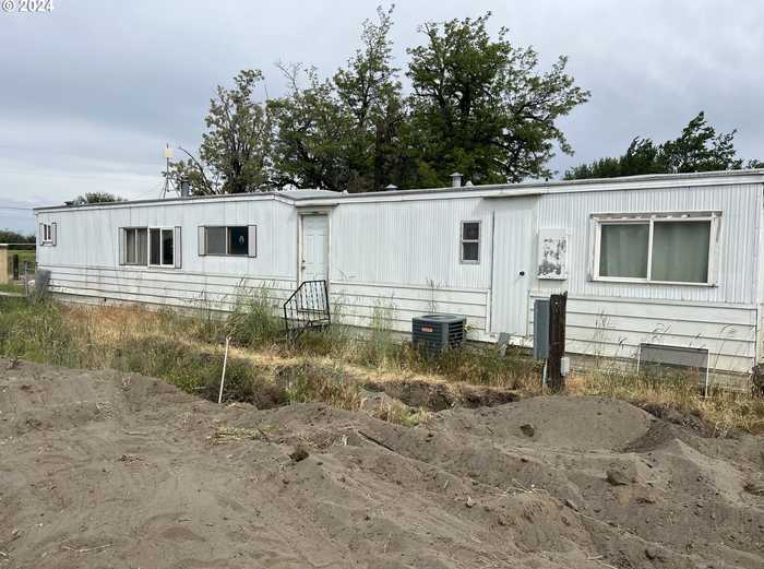 photo 1: 80247 BANKS LN, Hermiston OR 97838