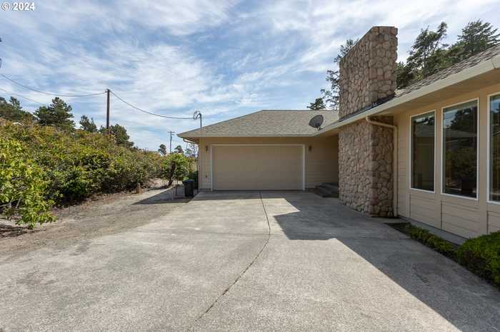 photo 2: 32650 CIRCLE DR, Pacific City OR 97135