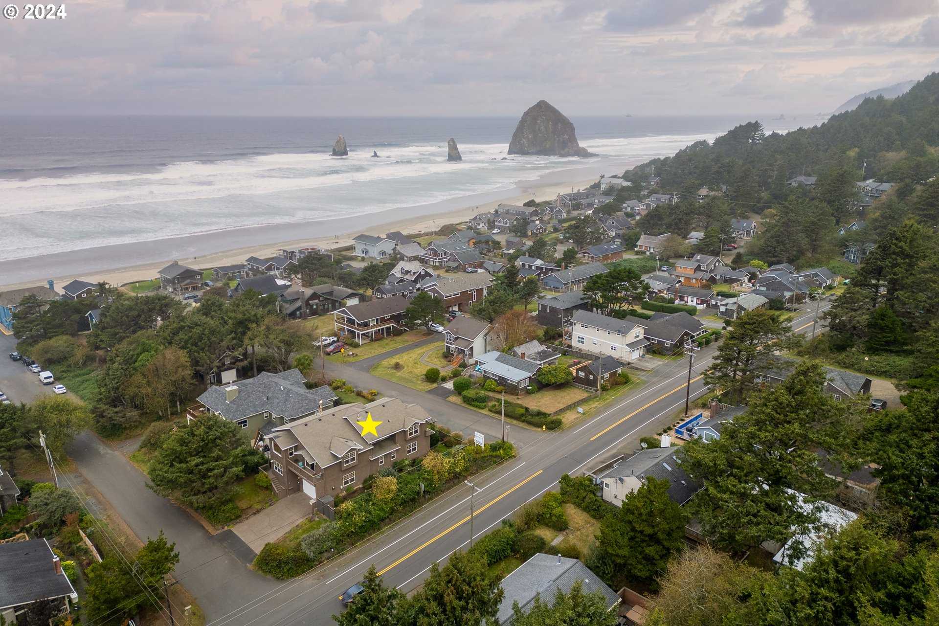 photo 3: 131 W NEBESNA ST, Cannon Beach OR 97110