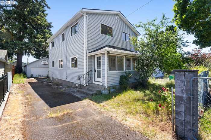 photo 1: 6802 SE 84TH AVE, Portland OR 97266