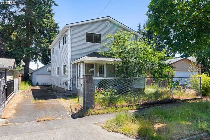 photo 2: 6802 SE 84TH AVE, Portland OR 97266