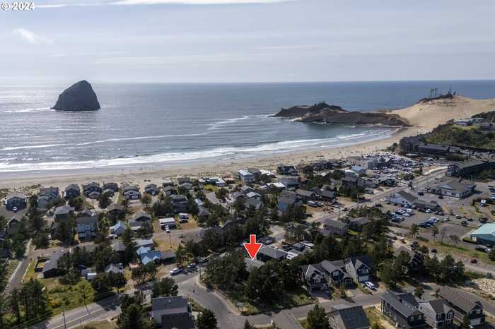 photo 2: 33505 CAPE KIWANDA DR, Pacific City OR 97135