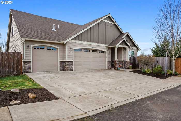 photo 2: 309 CASTLEBROOK CT, Silverton OR 97381