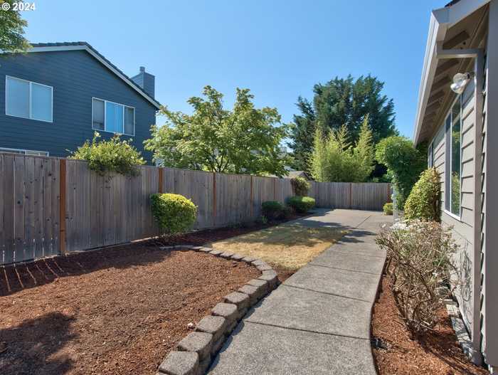 photo 38: 5460 NW MEADOWLANDS TER, Portland OR 97229