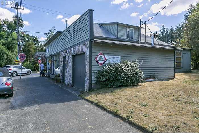 photo 2: 6838 SE BELMONT ST, Portland OR 97215