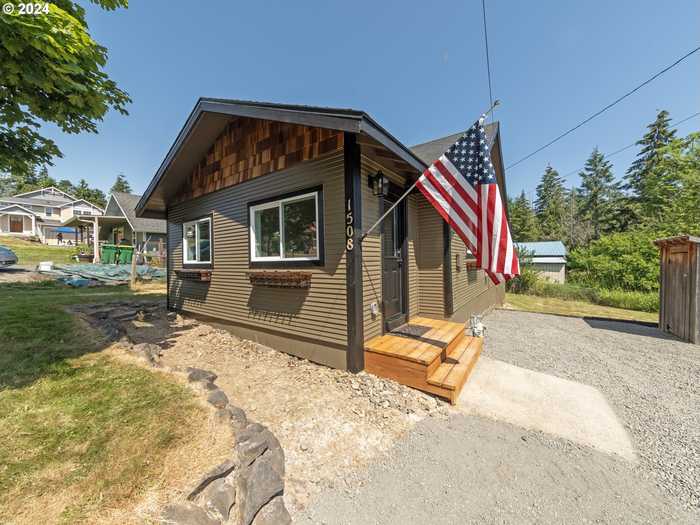 photo 1: 1508 NEHALEM ST, Vernonia OR 97064