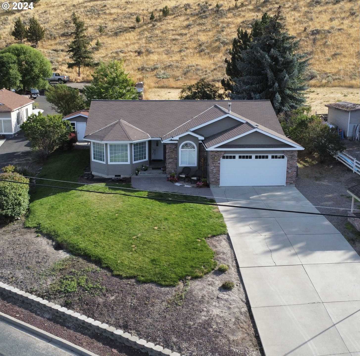 photo 3: 137 Foothill DR, Baker City OR 97814