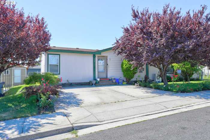 photo 1: 932 FLORAL ST, The Dalles OR 97058