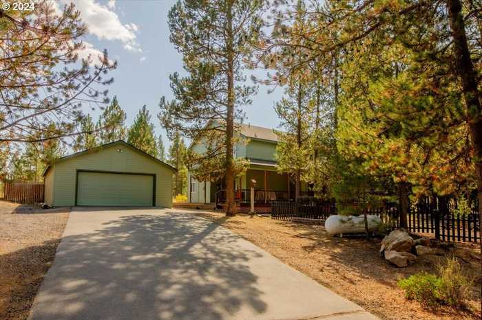 photo 2: 54811 LONESOME PINE RD, Bend OR 97707