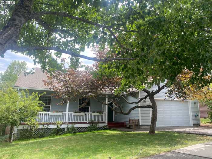 photo 1: 603 Ridgeview Court, Hood River OR 97031