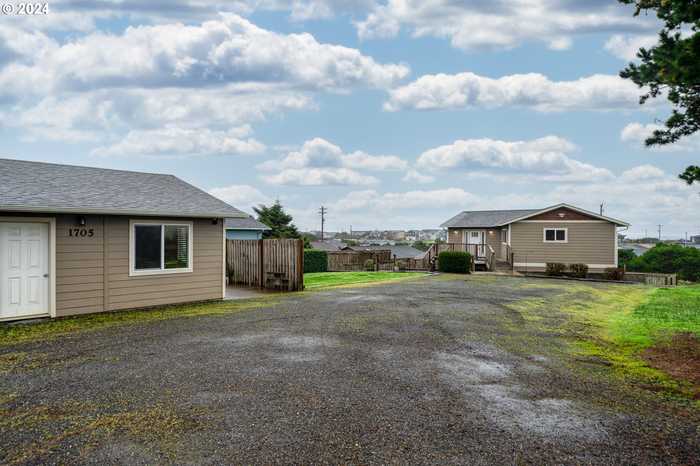 photo 2: 1705 NW ABBEY CT, Waldport OR 97394