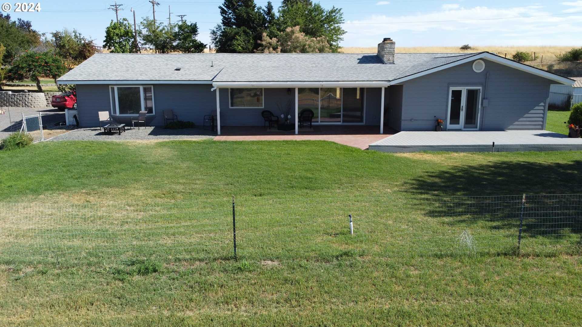 photo 1: 81692 PLEASANT VIEW RD, Irrigon OR 97844