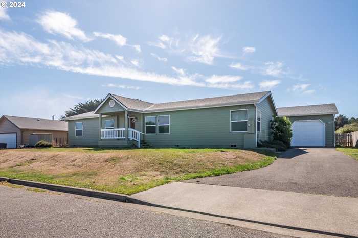 photo 1: 837 12TH CT SW, Bandon OR 97411