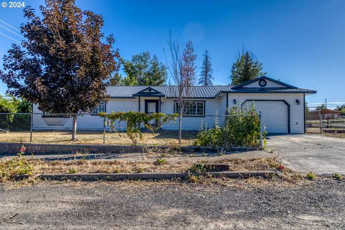 photo 1: 231 6TH ST, Metolius OR 97741