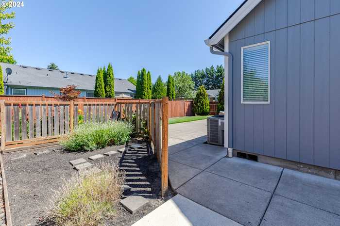 photo 38: 839 THRONE DR, Eugene OR 97402