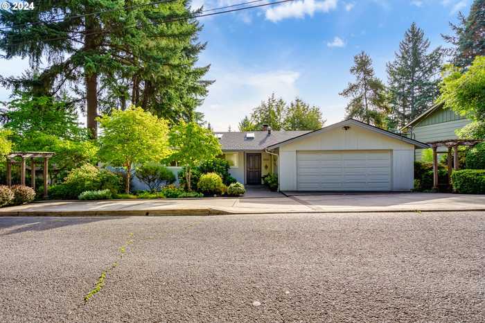 photo 1: 2555 BIRCH LN, Eugene OR 97403