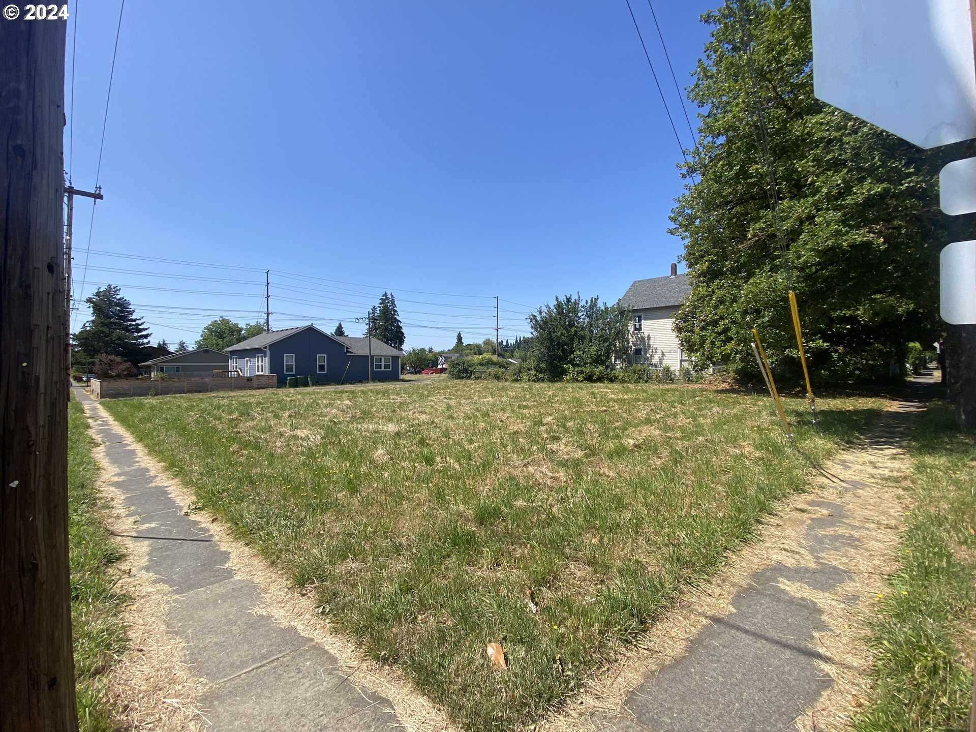 photo 1: 312 E 2ND ST, Newberg OR 97132