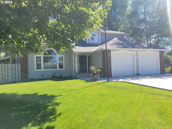 photo 2: 1125 E ST, Baker City OR 97814