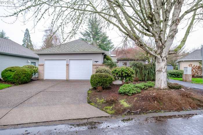 photo 1: 32420 SW LAKE DR, Wilsonville OR 97070