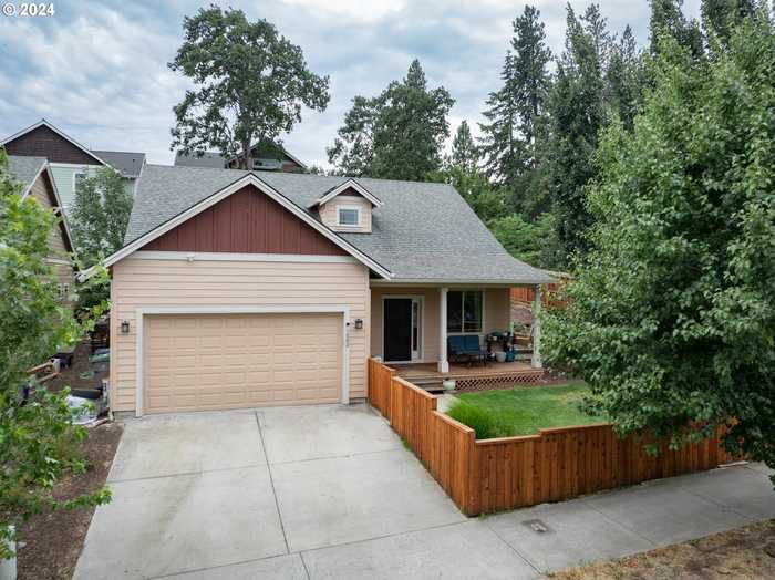 photo 1: 1002 Redtail LOOP, Hood River OR 97031