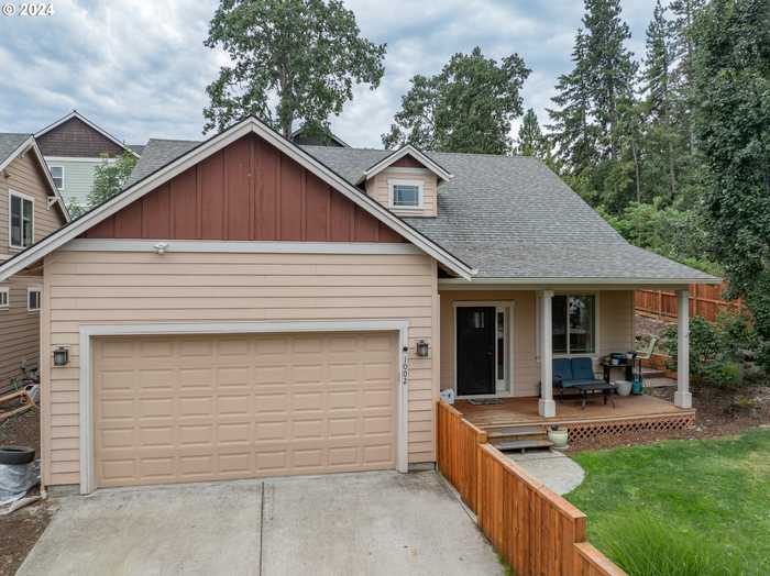 photo 2: 1002 Redtail LOOP, Hood River OR 97031