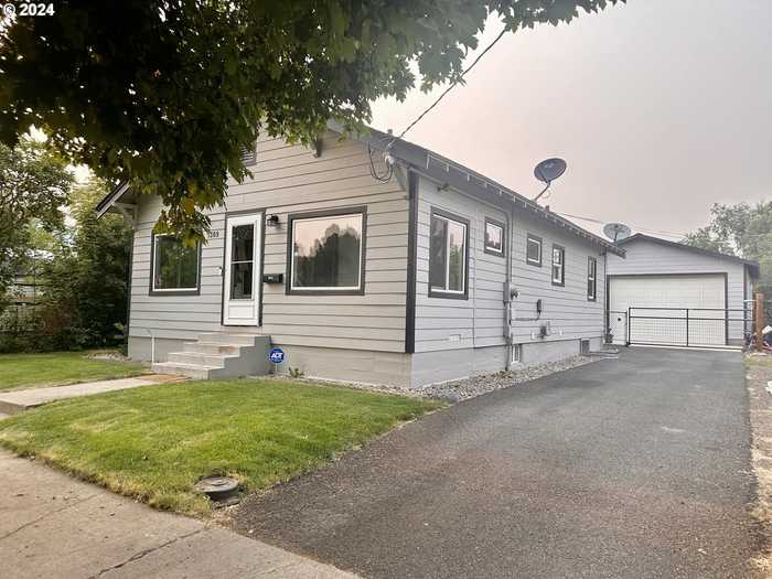 photo 1: 1309 V AVE, La Grande OR 97850