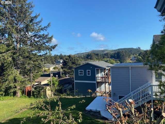 photo 3: 10 SE Williams AVE, Depoe Bay OR 97341