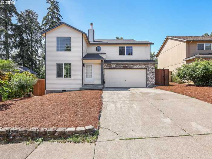 photo 2: 17468 SW EIRWEN ST, Beaverton OR 97003