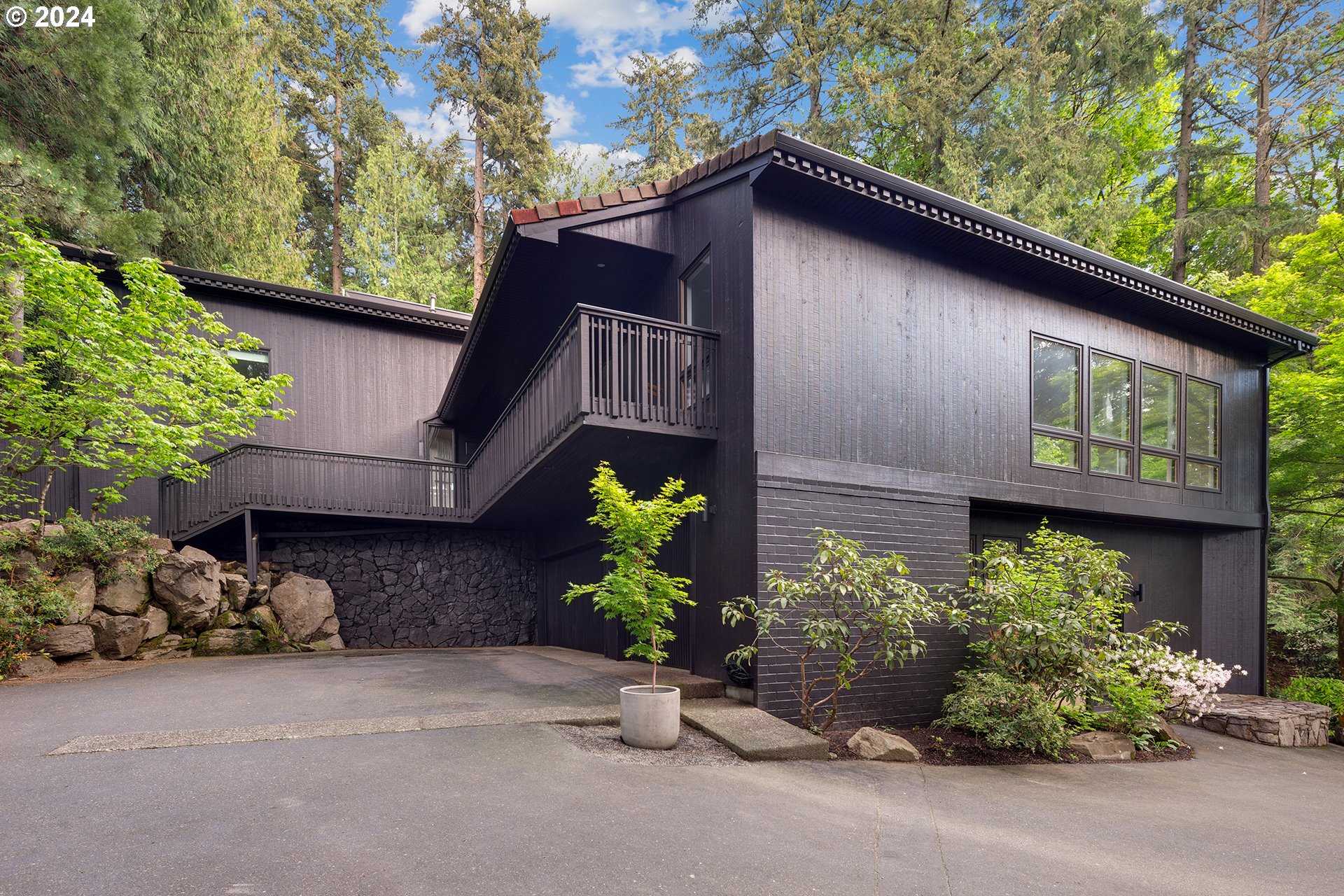 photo 1: 17288 BLUE HERON RD, Lake Oswego OR 97034