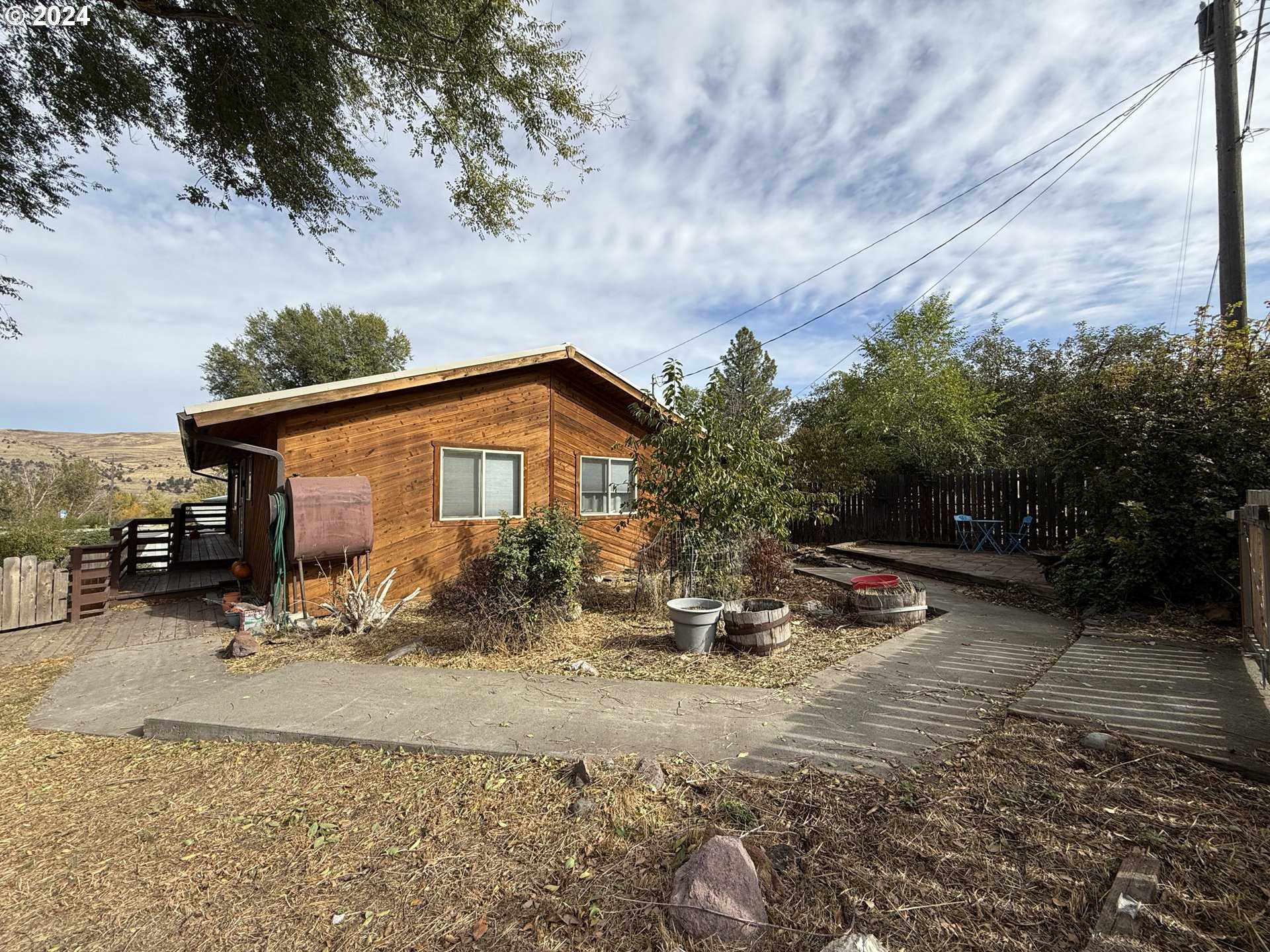 photo 3: 409 SE HILLCREST RD, John Day OR 97845