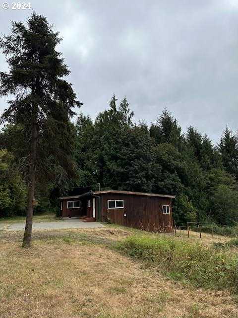 photo 2: 57400 GATEWAY RD, Coquille OR 97423