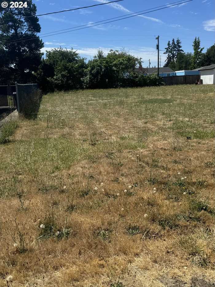 photo 2: 866 W Sherman (Next to) ST, Lebanon OR 97355