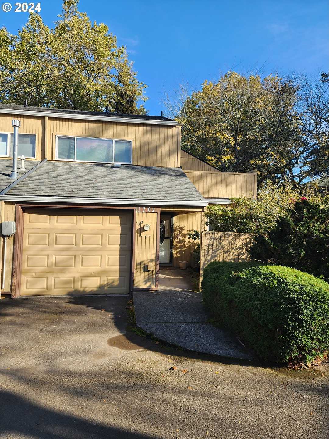 photo 1: 1702 NW LAKEWAY LN, Beaverton OR 97006