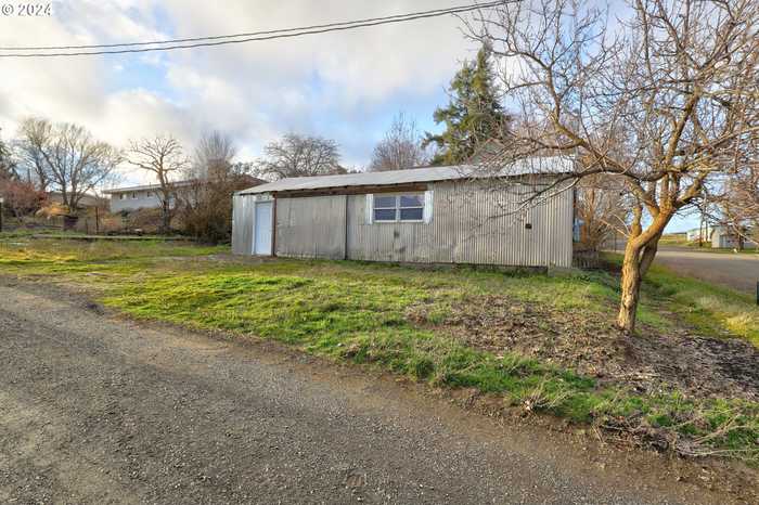 photo 1: 301 2nd ST, Moro OR 97039