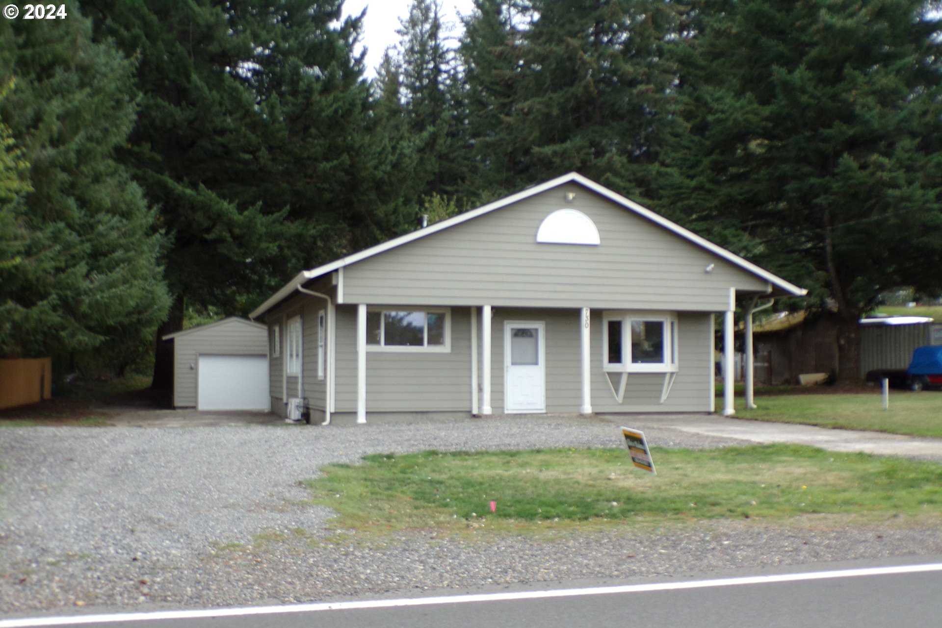 photo 1: 730 SE FOREST LN, Cascade Locks OR 97014