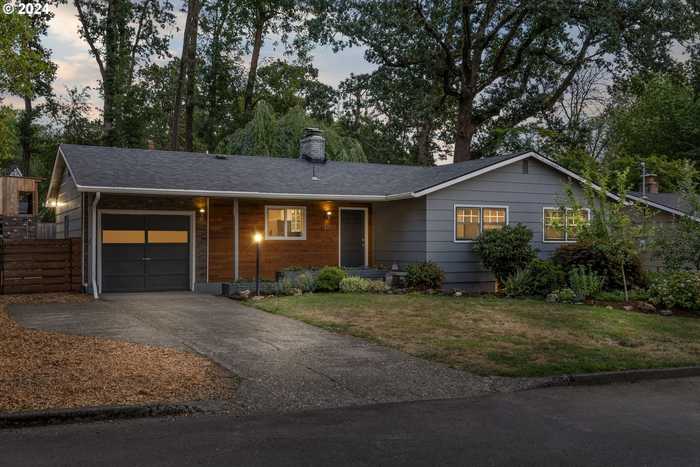 photo 2: 13230 SW 61ST AVE, Portland OR 97219