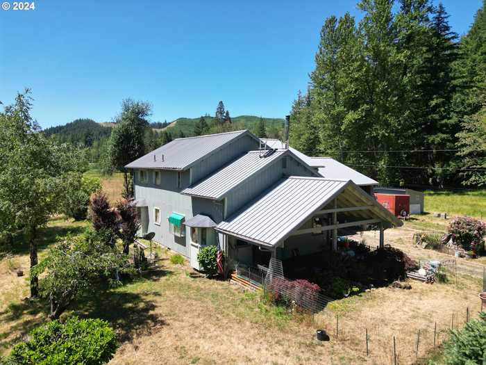 photo 2: 16444 NONPAREIL RD, Sutherlin OR 97479