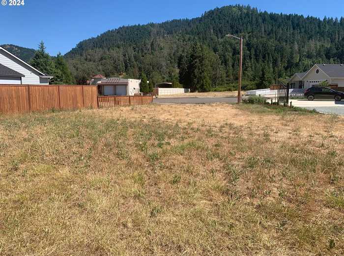 photo 2: 147 DEER SONG CT, Canyonville OR 97417