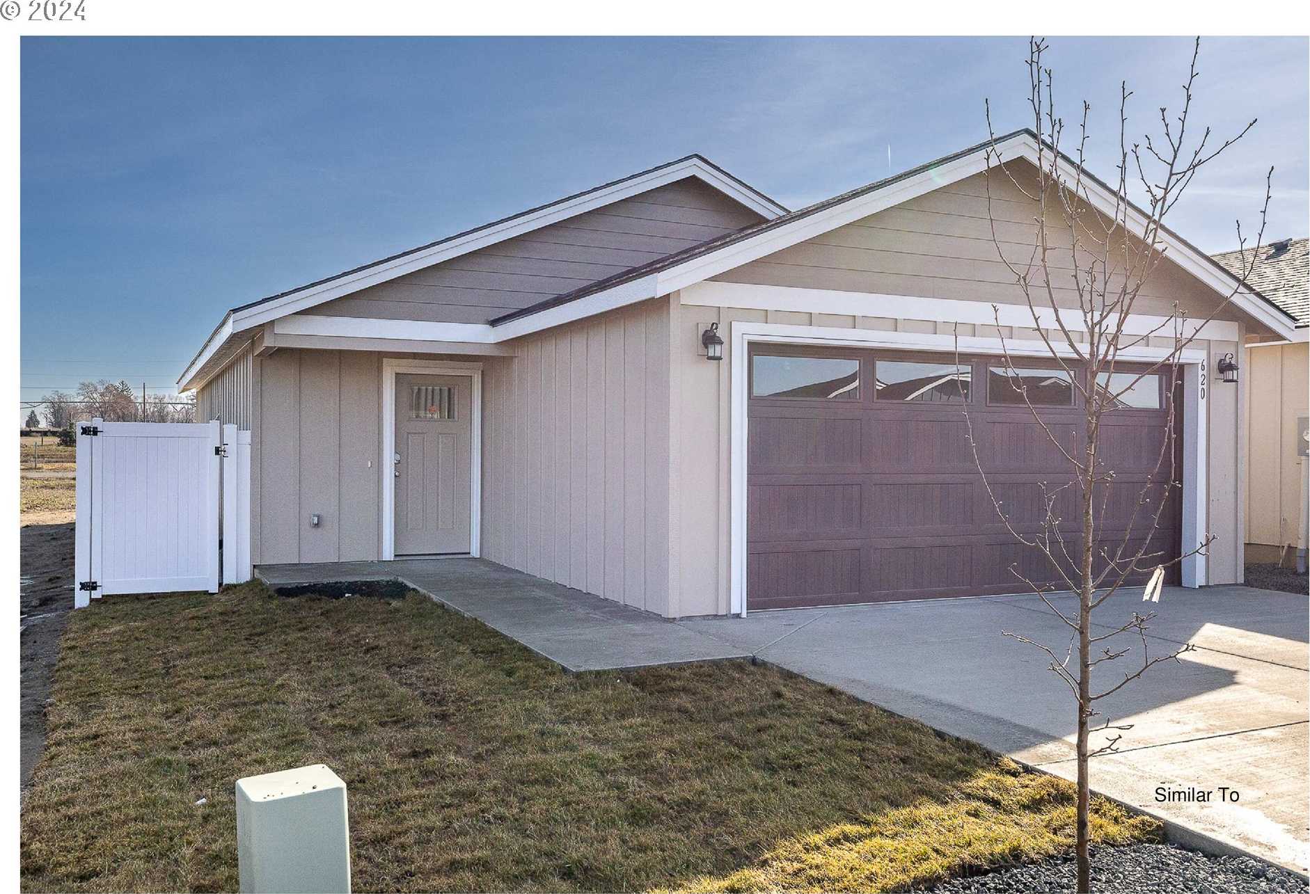 photo 1: 1089 NE EMERALD DR, Hermiston OR 97838