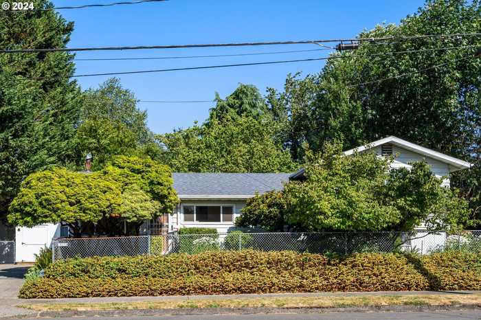 photo 1: 10230 N TYLER AVE, Portland OR 97203