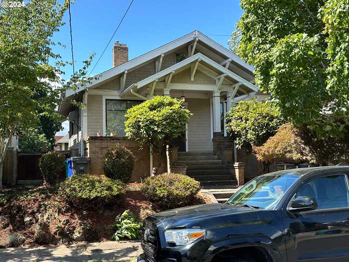 photo 1: 3331 SE 28TH PL, Portland OR 97202