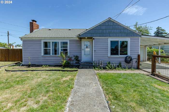 photo 1: 447 19TH ST, Springfield OR 97477
