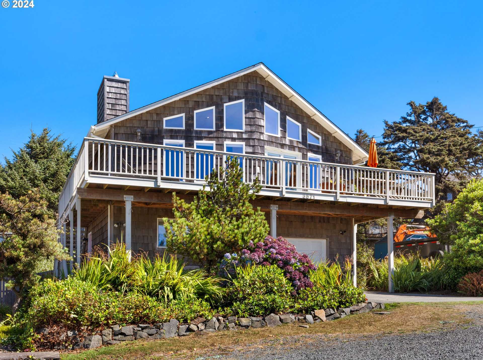 photo 1: 3571 PACIFIC AVE, Cannon Beach OR 97110