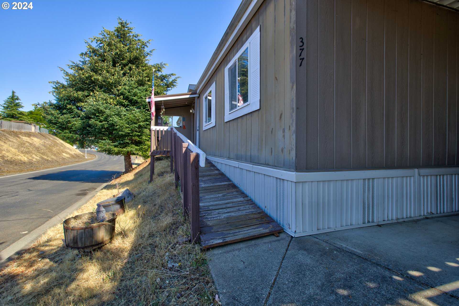 photo 2: 377 RIVER PLACE DR Unit 20, Roseburg OR 97471